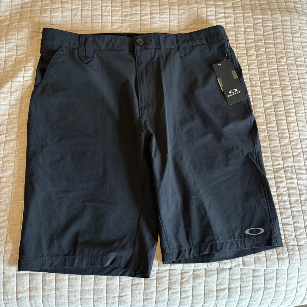 Men’s Oakley Shorts BNWT
